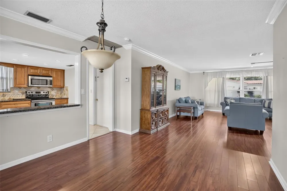 7118 E Tropical Way Plantation, FL 33317