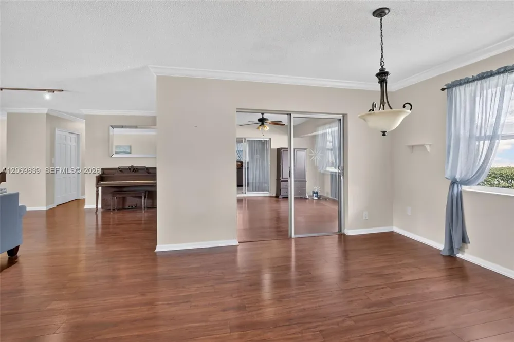 7118 E Tropical Way Plantation, FL 33317