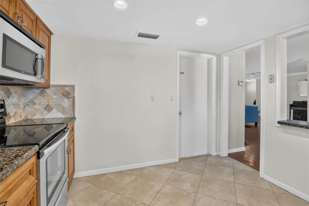 7118 E Tropical Way Plantation, FL 33317