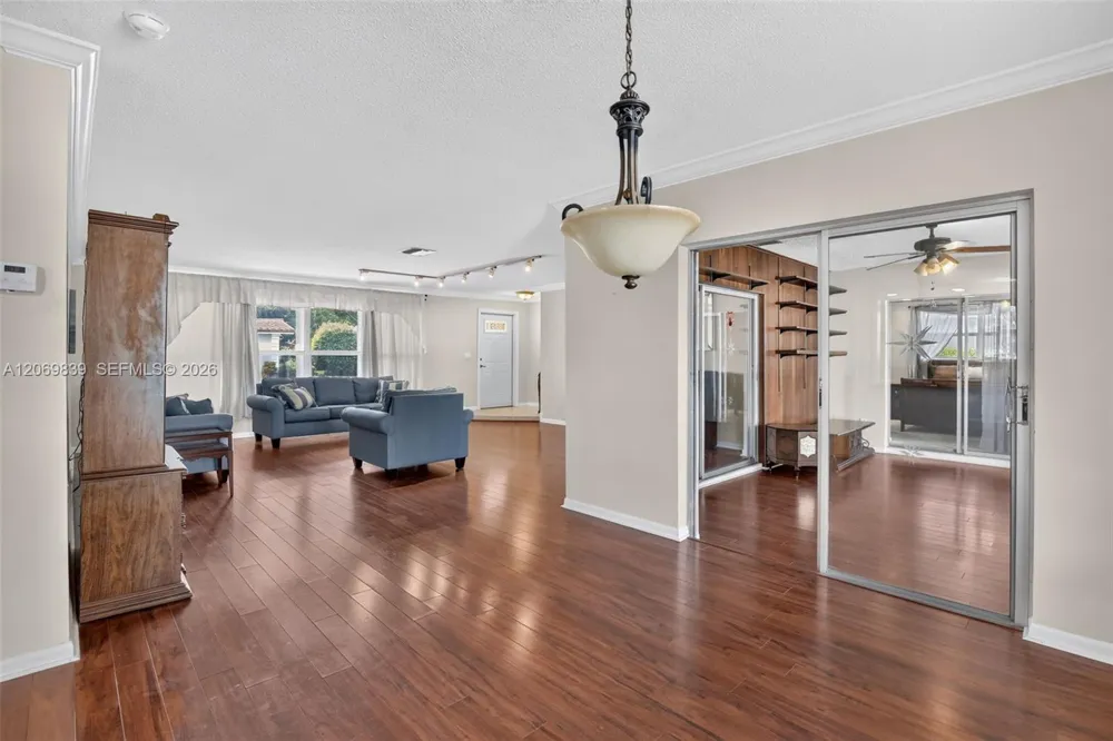 7118 E Tropical Way Plantation, FL 33317