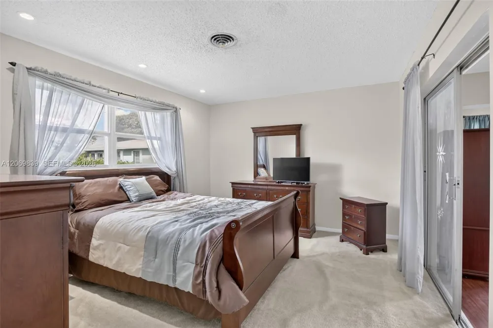 7118 E Tropical Way Plantation, FL 33317