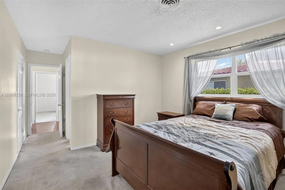 7118 E Tropical Way Plantation, FL 33317