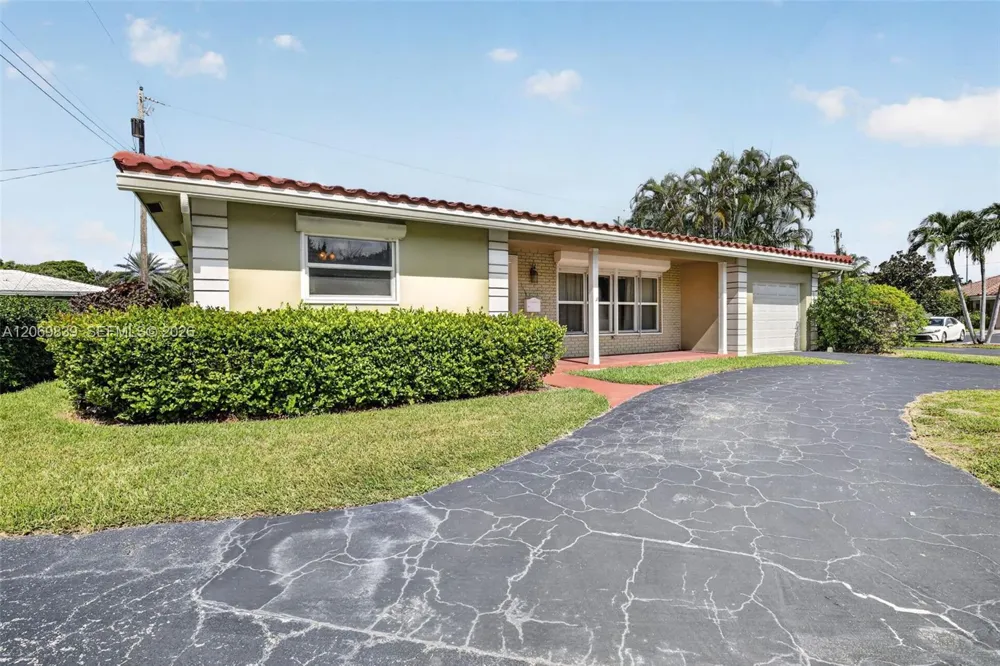 7118 E Tropical Way Plantation, FL 33317