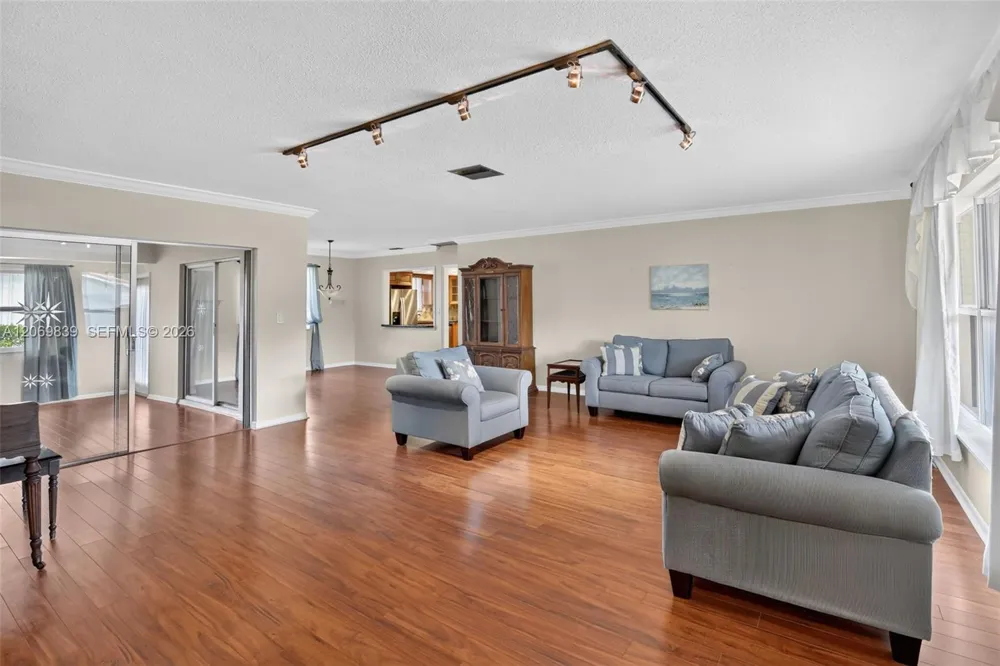 7118 E Tropical Way Plantation, FL 33317
