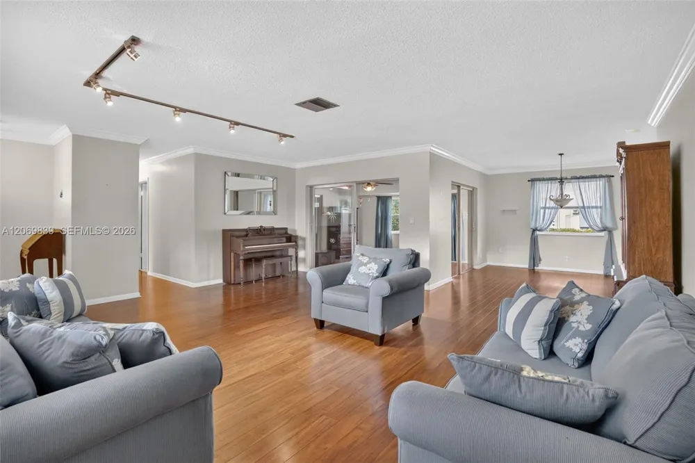 7118 E Tropical Way Plantation, FL 33317