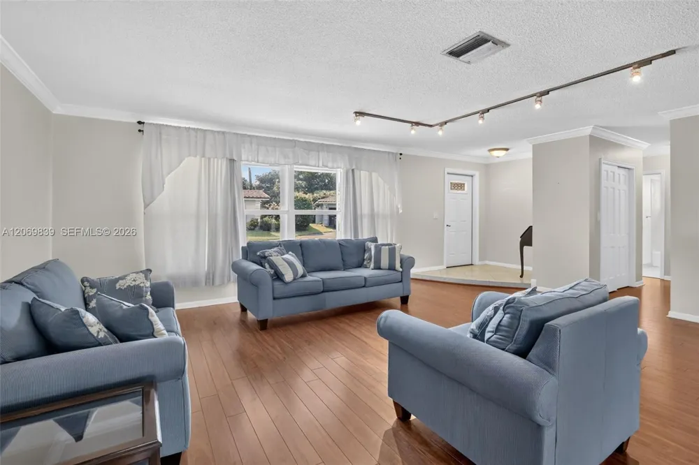 7118 E Tropical Way Plantation, FL 33317