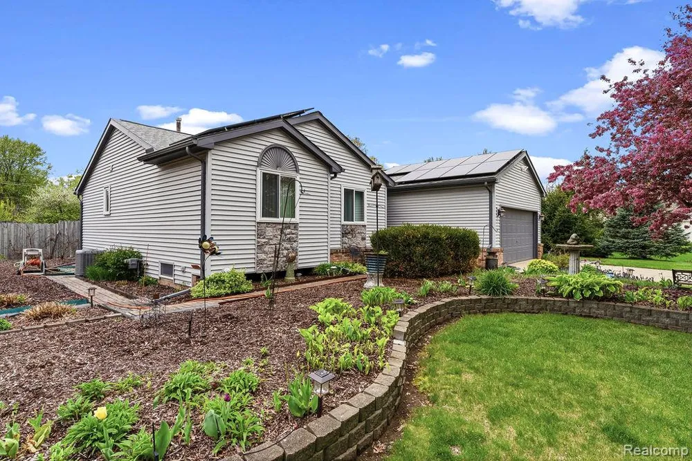 4713 Desert Bridge Court Highland Charter Township, MI 48356