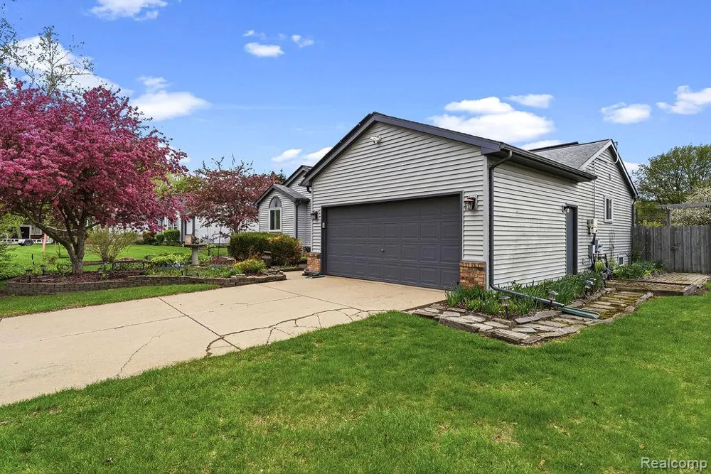 4713 Desert Bridge Court Highland Charter Township, MI 48356