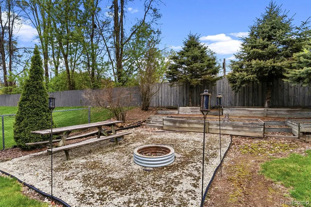 4713 Desert Bridge Court Highland Charter Township, MI 48356