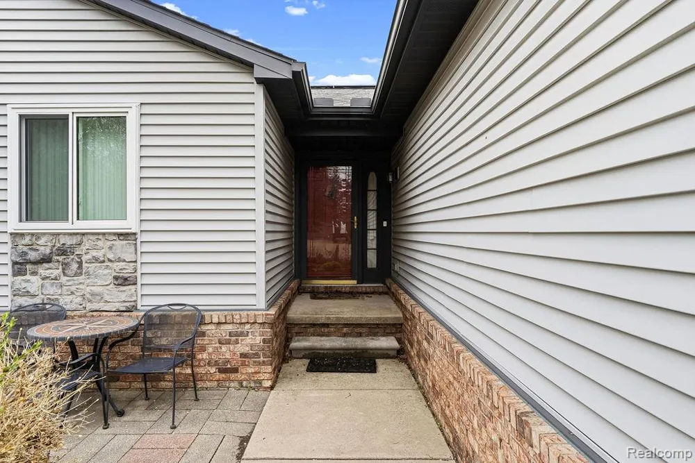 4713 Desert Bridge Court Highland Charter Township, MI 48356