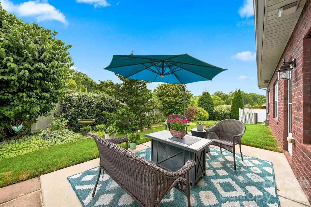 7244 Kenyon Drive Denver, NC 28037