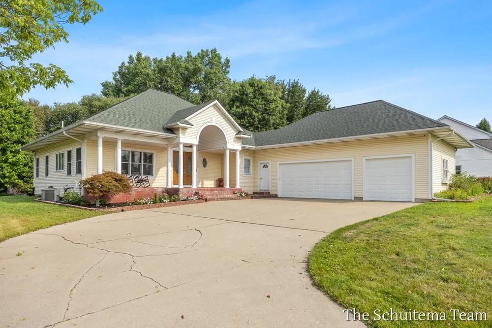 6219 Walton Heath Drive Hudsonville, MI 49426