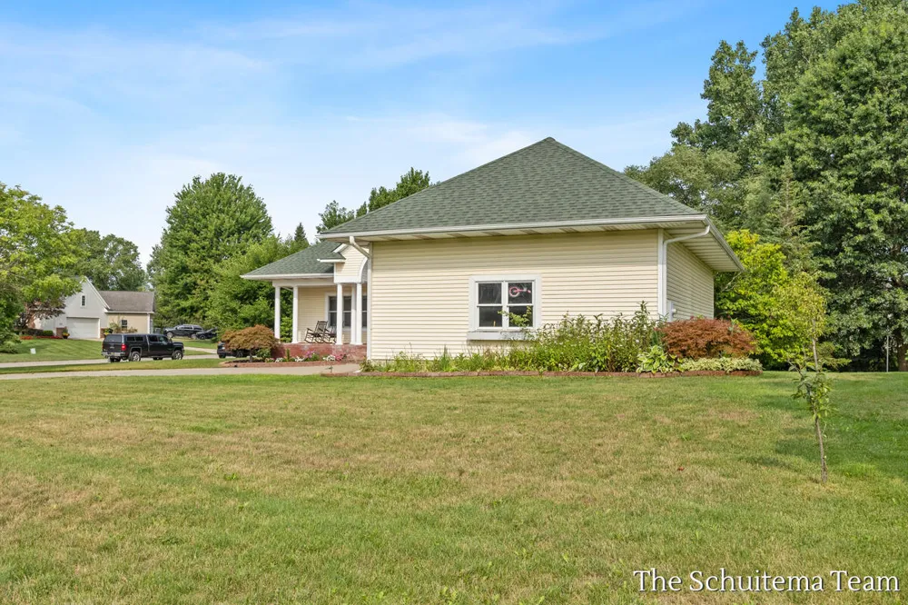 6219 Walton Heath Drive Hudsonville, MI 49426