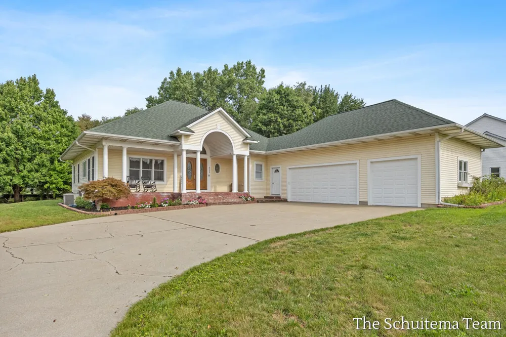 6219 Walton Heath Drive Hudsonville, MI 49426