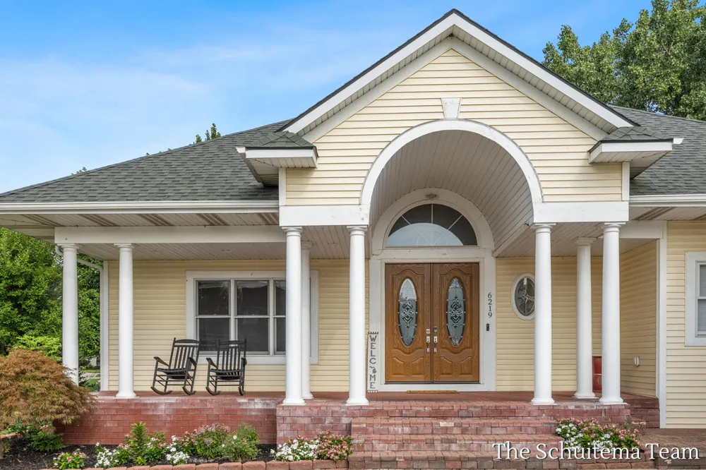 6219 Walton Heath Drive Hudsonville, MI 49426
