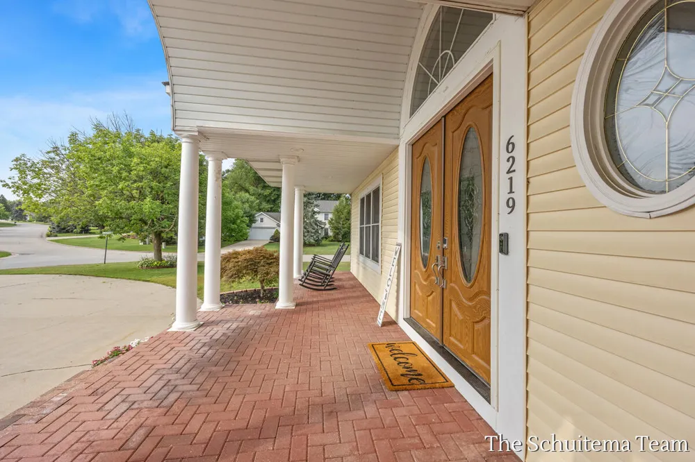 6219 Walton Heath Drive Hudsonville, MI 49426