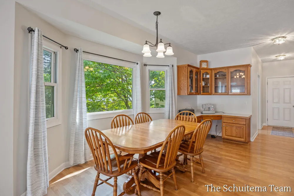 6219 Walton Heath Drive Hudsonville, MI 49426