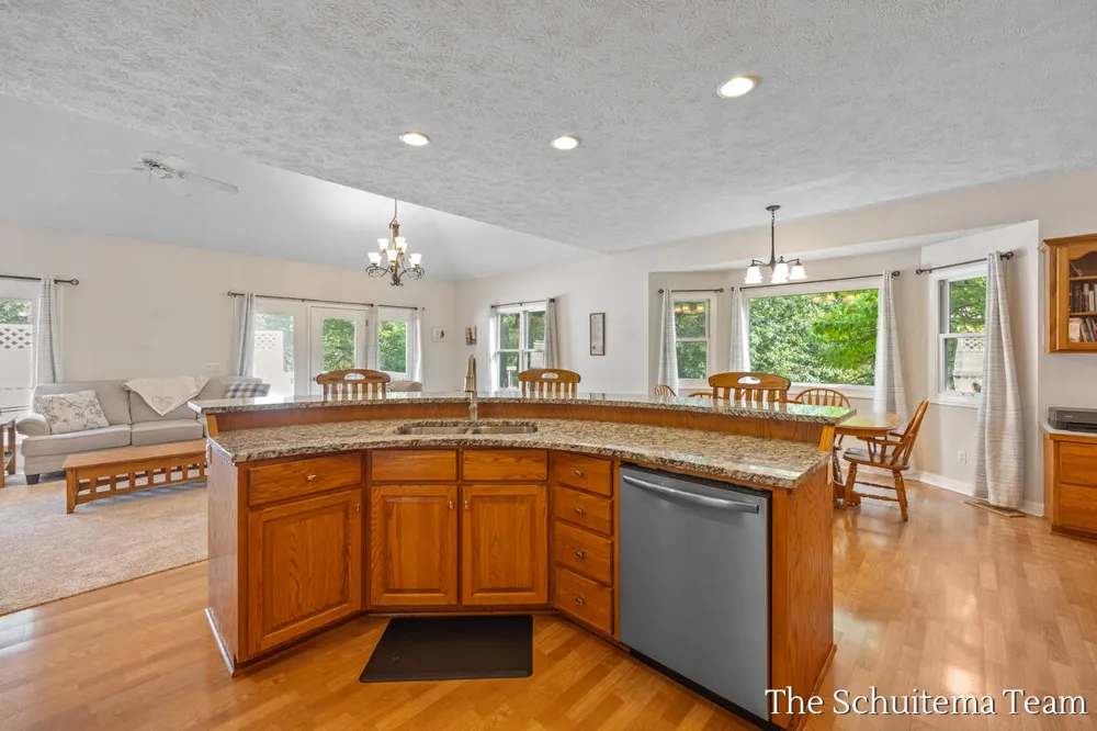 6219 Walton Heath Drive Hudsonville, MI 49426