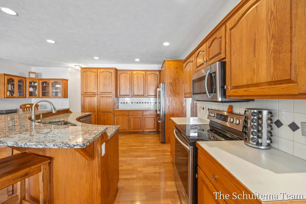 6219 Walton Heath Drive Hudsonville, MI 49426