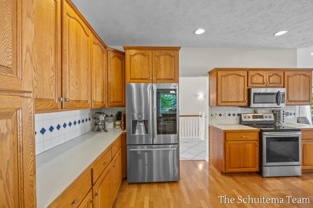 6219 Walton Heath Drive Hudsonville, MI 49426
