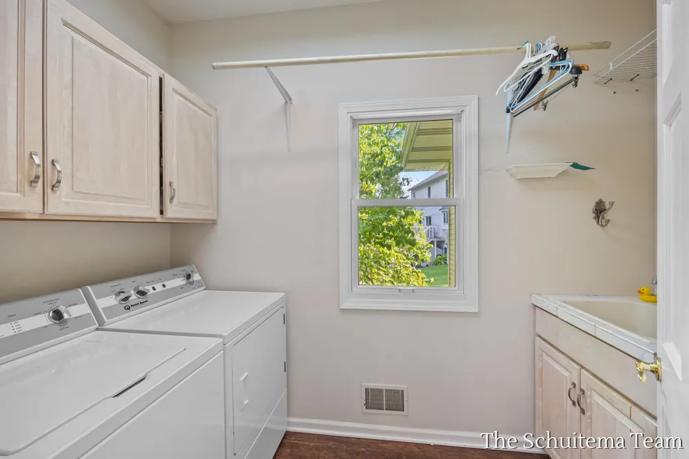6219 Walton Heath Drive Hudsonville, MI 49426