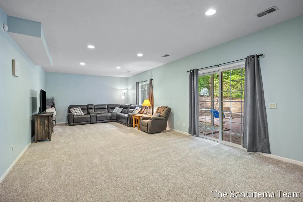 6219 Walton Heath Drive Hudsonville, MI 49426
