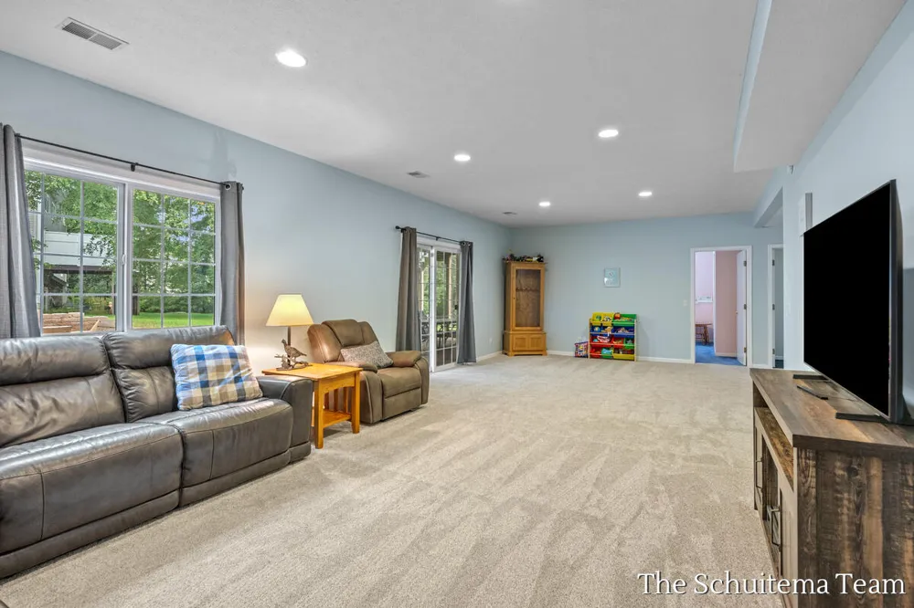 6219 Walton Heath Drive Hudsonville, MI 49426