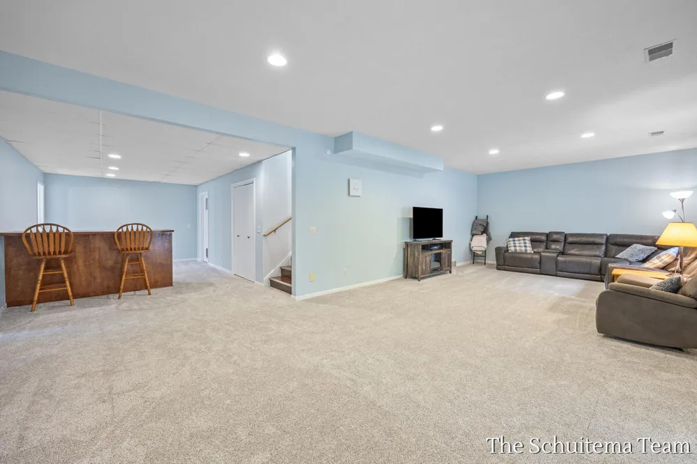 6219 Walton Heath Drive Hudsonville, MI 49426