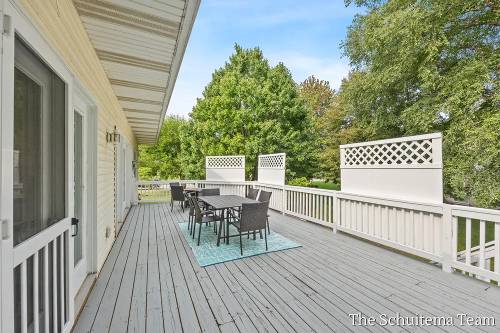 6219 Walton Heath Drive Hudsonville, MI 49426