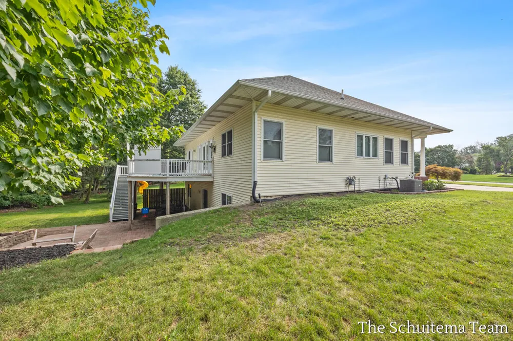 6219 Walton Heath Drive Hudsonville, MI 49426