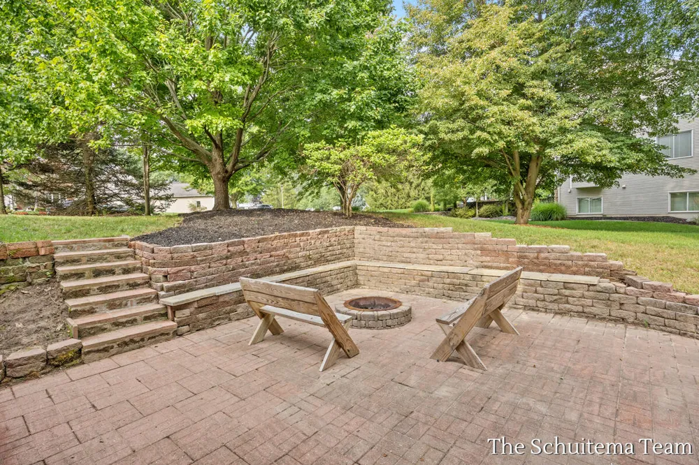 6219 Walton Heath Drive Hudsonville, MI 49426