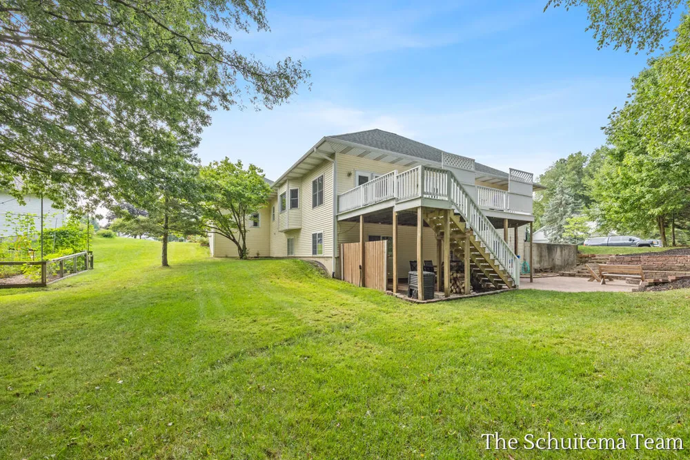 6219 Walton Heath Drive Hudsonville, MI 49426