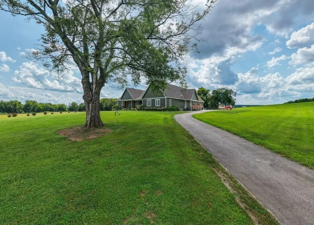 121 Wartrace Creek Rd Wartrace, TN 37183