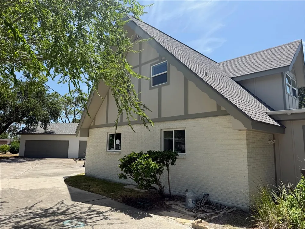 305 Caribbean Drive Corpus Christi, TX 78418