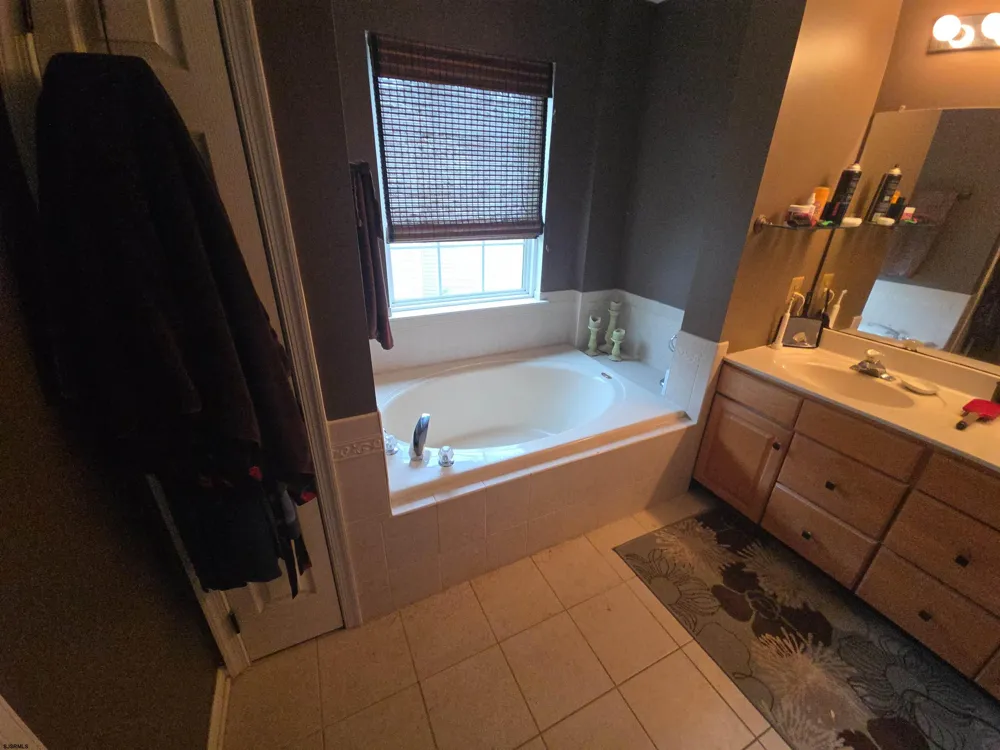 102 Charleston Circle Mays Landing, NJ 08330
