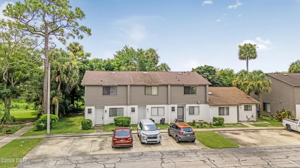 190 W Sandalwood Court Daytona Beach, FL 32119