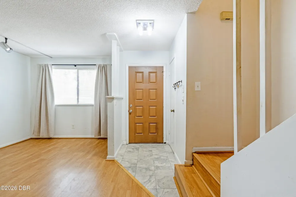 190 W Sandalwood Court Daytona Beach, FL 32119