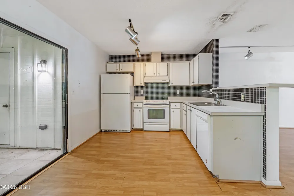 190 W Sandalwood Court Daytona Beach, FL 32119