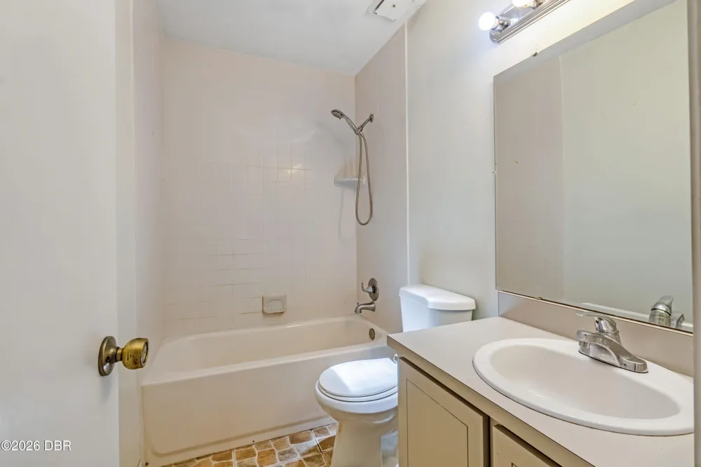 190 W Sandalwood Court Daytona Beach, FL 32119