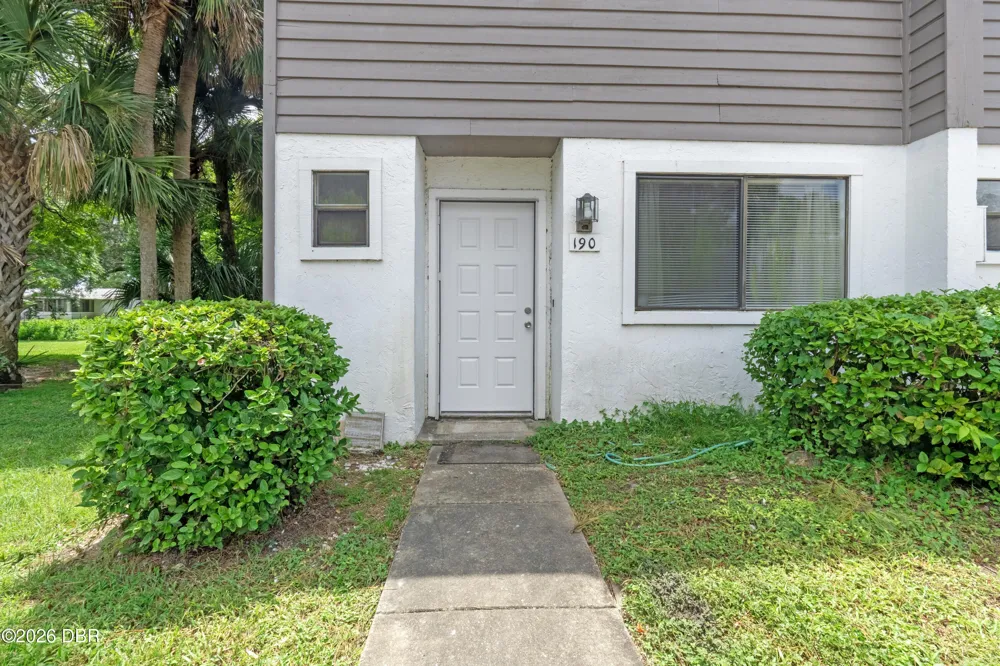 190 W Sandalwood Court Daytona Beach, FL 32119