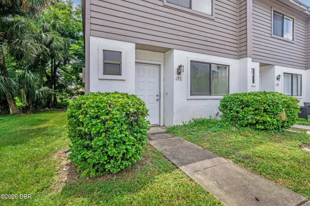 190 W Sandalwood Court Daytona Beach, FL 32119