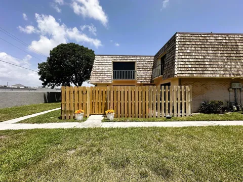 17 LAKE ARBOR DRIVE
