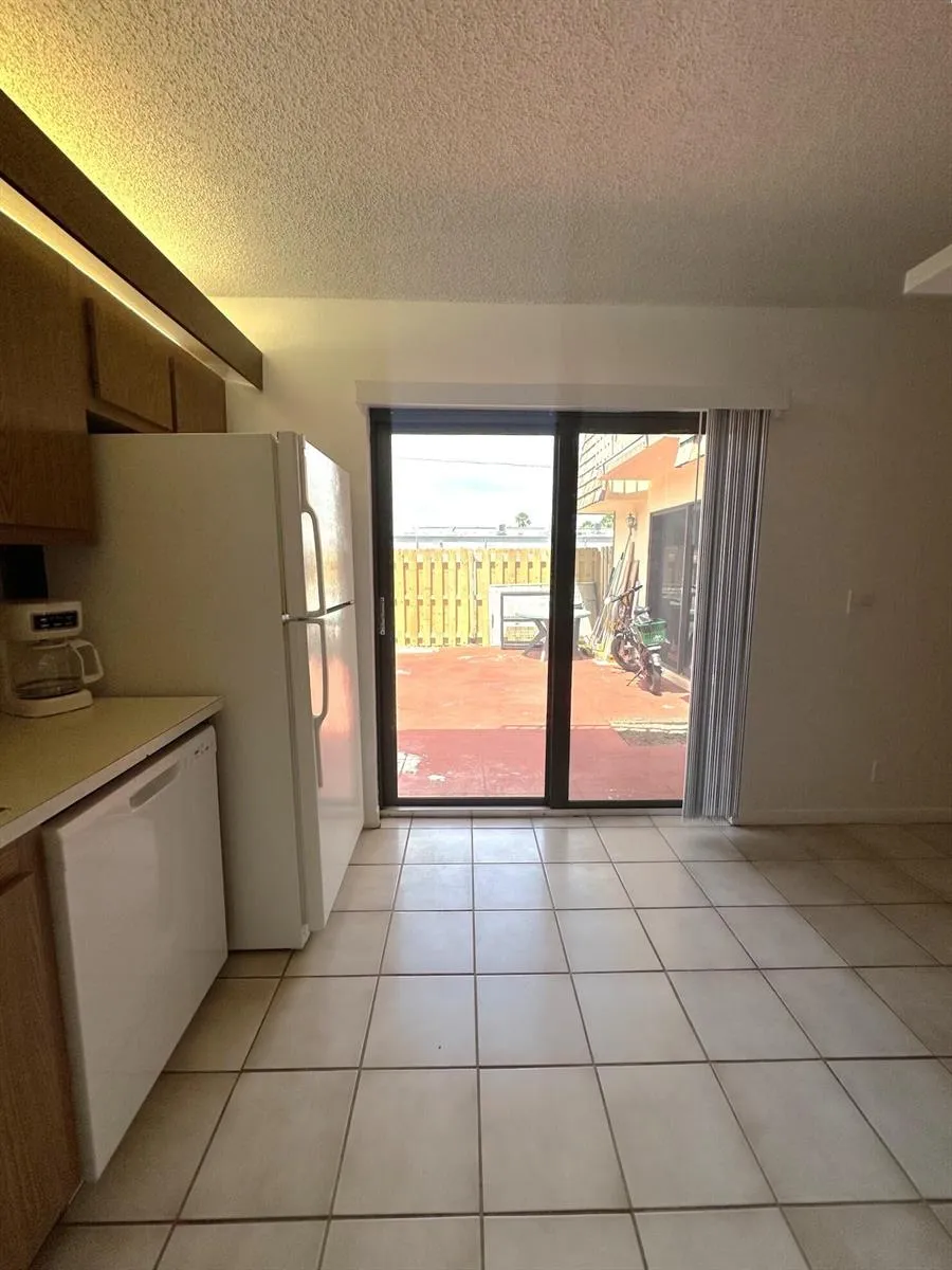 17 LAKE ARBOR DRIVE Palm Springs, FL 33461