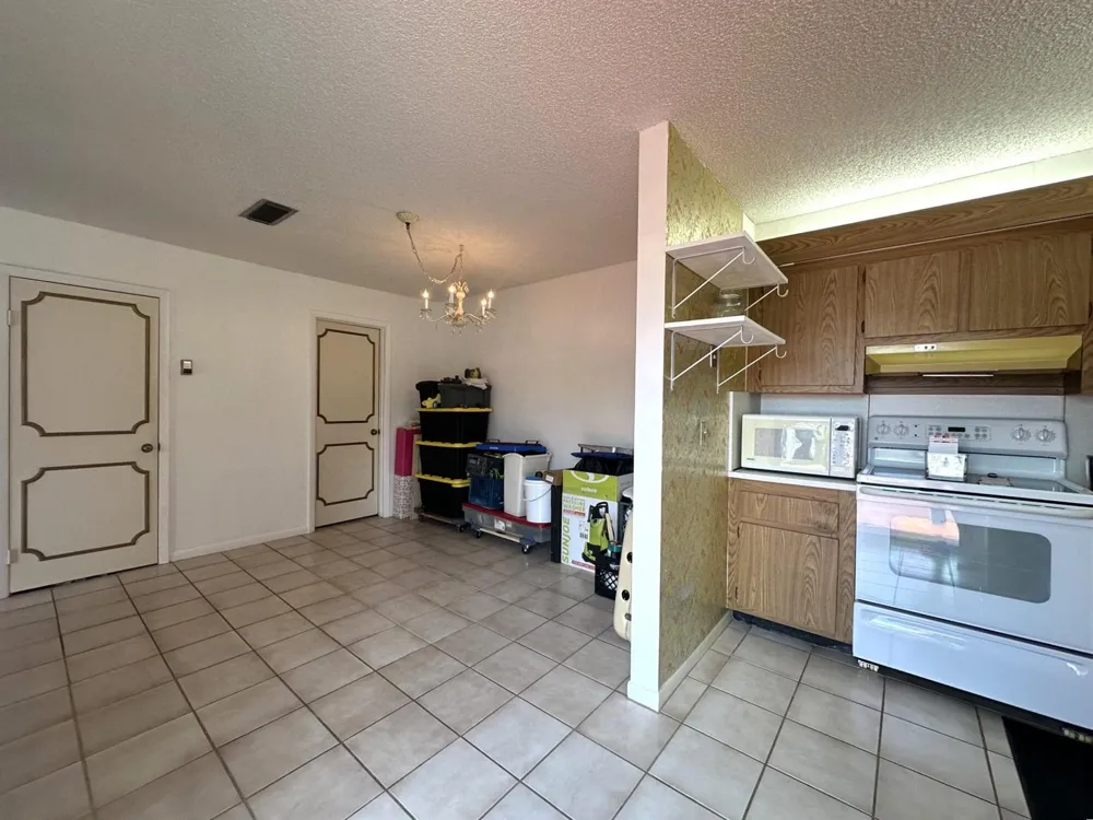 17 LAKE ARBOR DRIVE Palm Springs, FL 33461