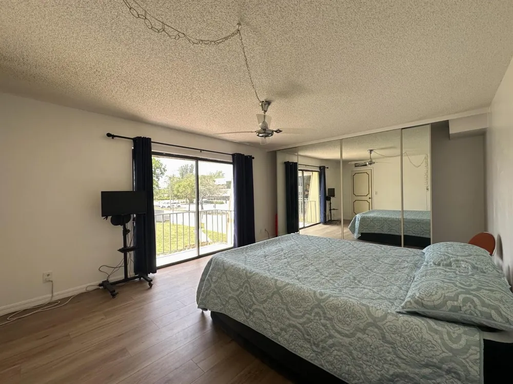 17 LAKE ARBOR DRIVE Palm Springs, FL 33461