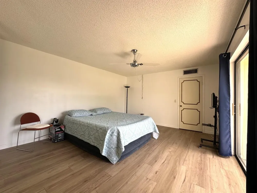 17 LAKE ARBOR DRIVE Palm Springs, FL 33461