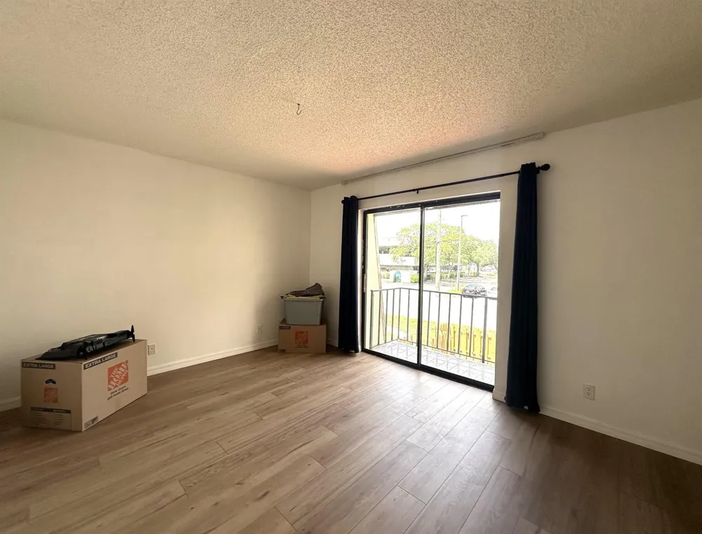 17 LAKE ARBOR DRIVE Palm Springs, FL 33461