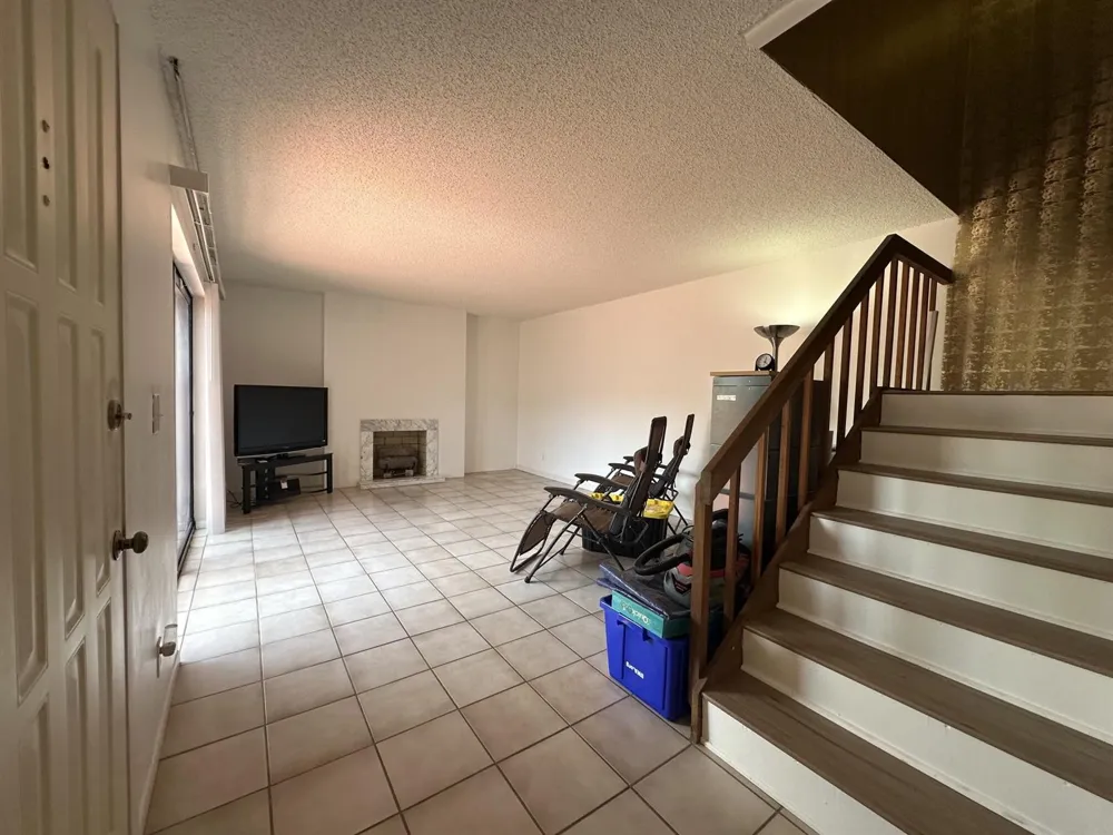 17 LAKE ARBOR DRIVE Palm Springs, FL 33461