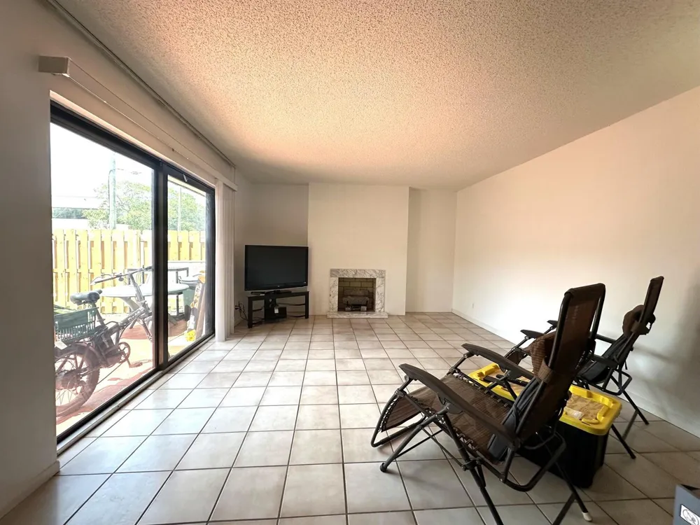 17 LAKE ARBOR DRIVE Palm Springs, FL 33461