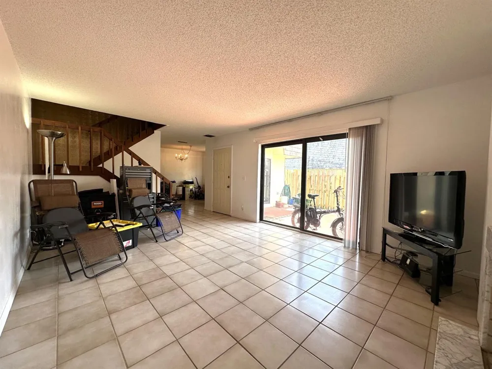 17 LAKE ARBOR DRIVE Palm Springs, FL 33461